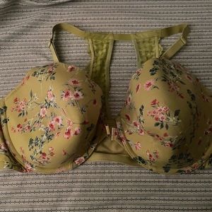 New without tags chartreuse green Cacique front closure bra